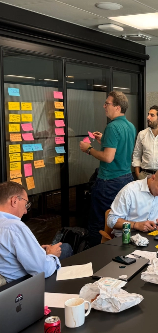 improve-customer-relationship-management-learning-partners A customer relations consulting session with Learning Partners